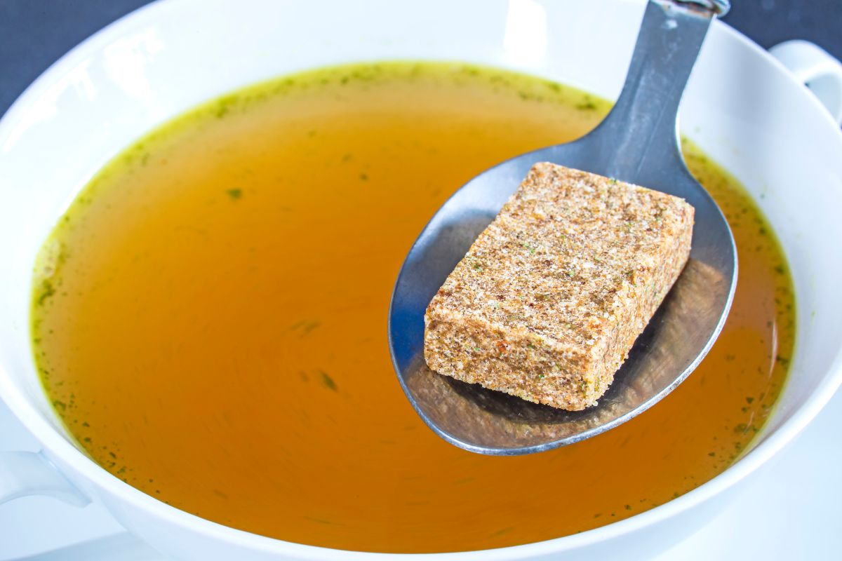 What Is The Best Substitute For Beef Broth? 10 Different Ingredients To Transform Your Recipes