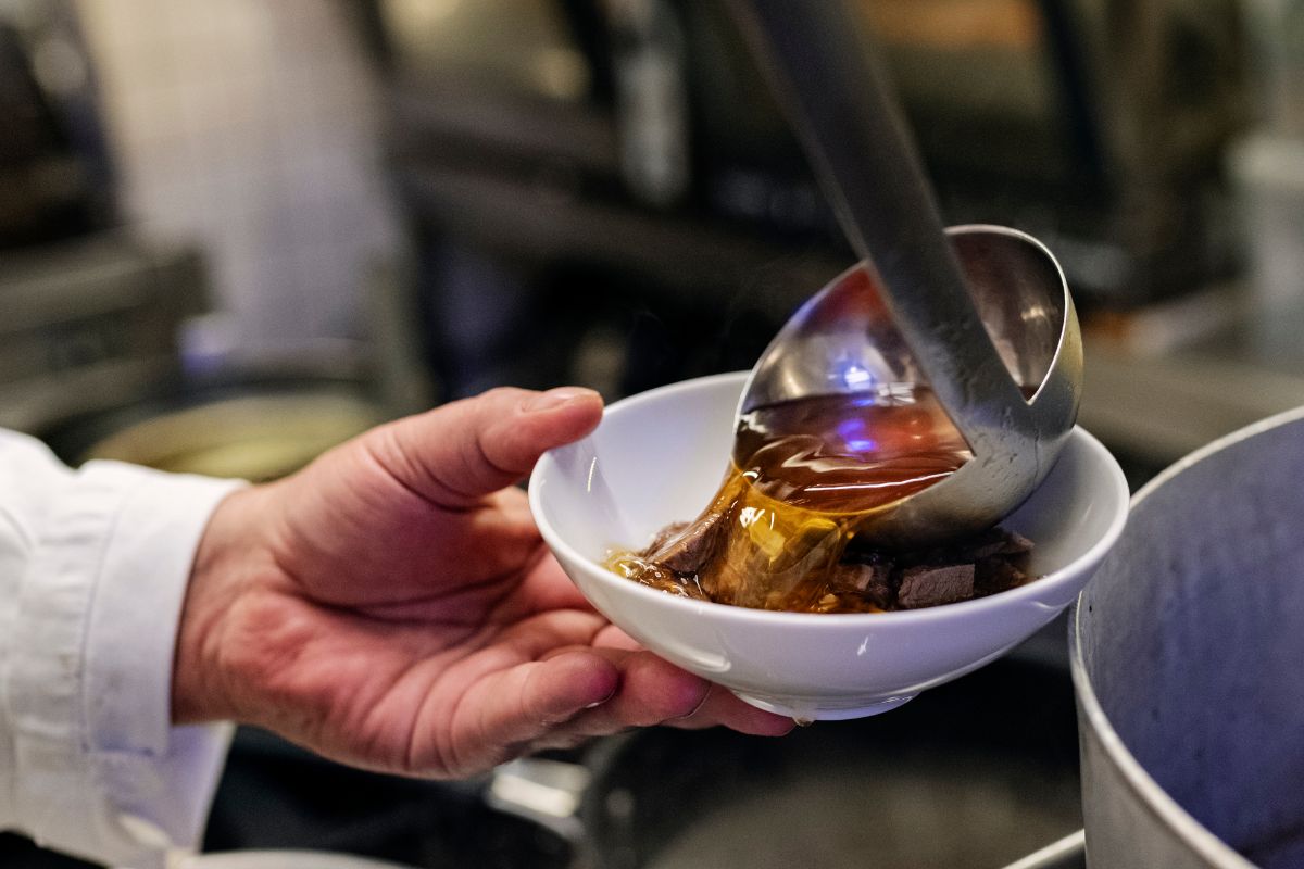 Beef Consommé Or Beef Broth - Is There A Difference?